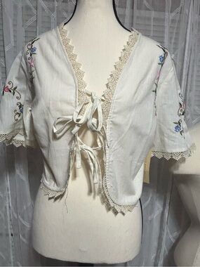 Studio 12 Vintage Inspired Cream Lace Trim Tie front top/cardigan Embroidery